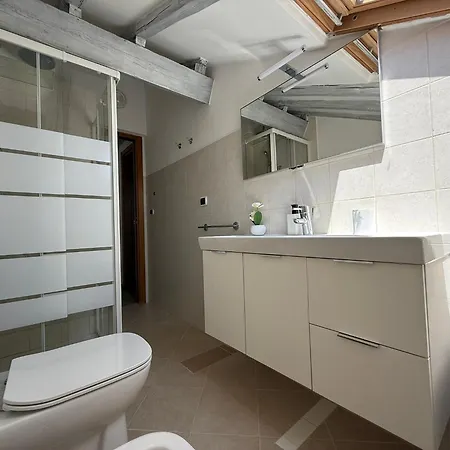 Accogliente Mansarda Vicino Al Mare