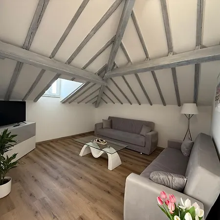 Accogliente Mansarda Vicino Al Mare Apartamento Savona